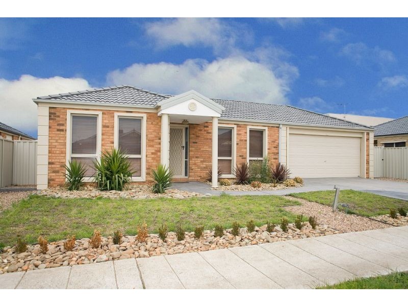 17 Pine Valley Rise, Craigieburn VIC 3064