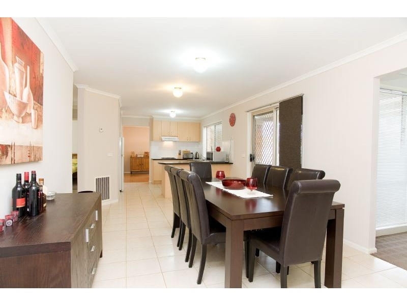 17 Pine Valley Rise, Craigieburn VIC 3064