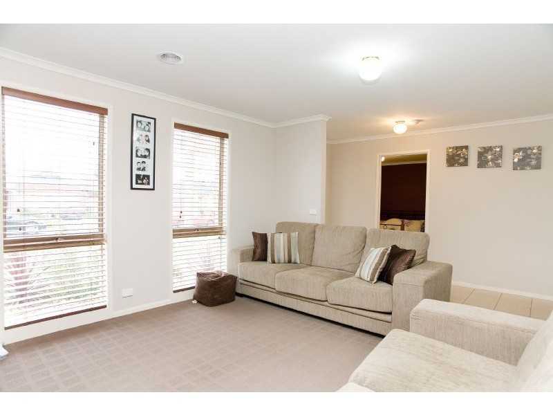 17 Pine Valley Rise, Craigieburn VIC 3064