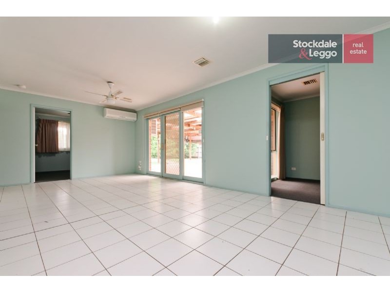 16 Newlyn Drive, Craigieburn VIC 3064