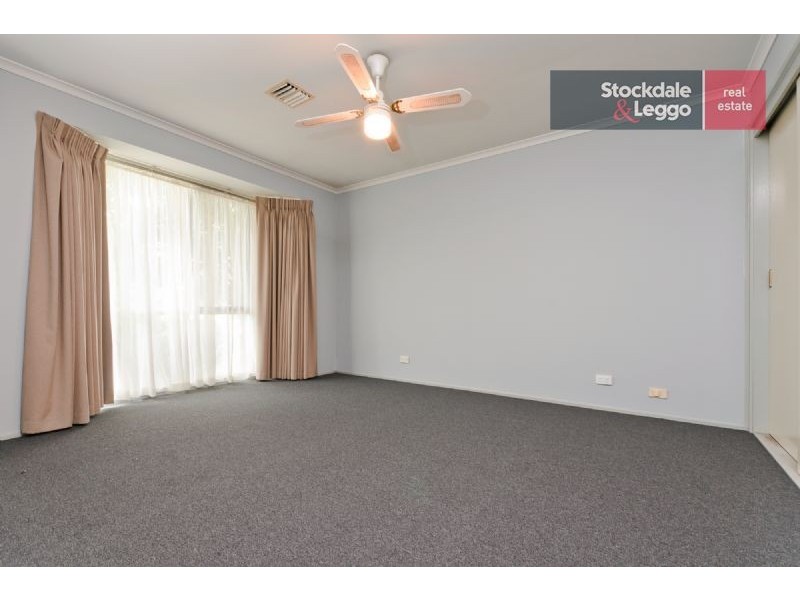 16 Newlyn Drive, Craigieburn VIC 3064