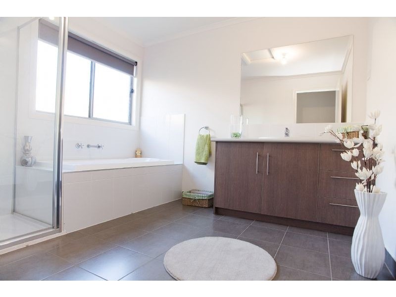 7 Perisher Drive, Craigieburn VIC 3064