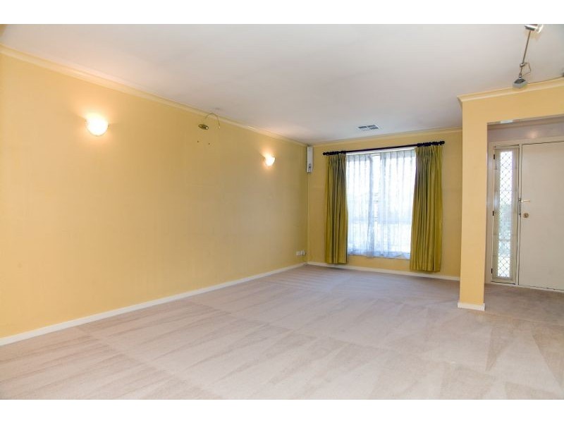 60 Yarcombe Crescent, Craigieburn VIC 3064