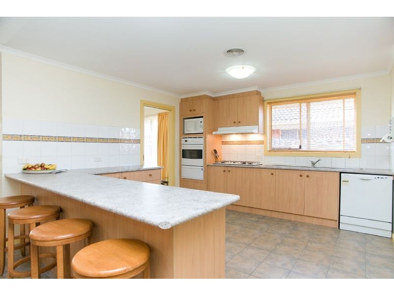 10 Serpens Court, Roxburgh Park VIC 3064