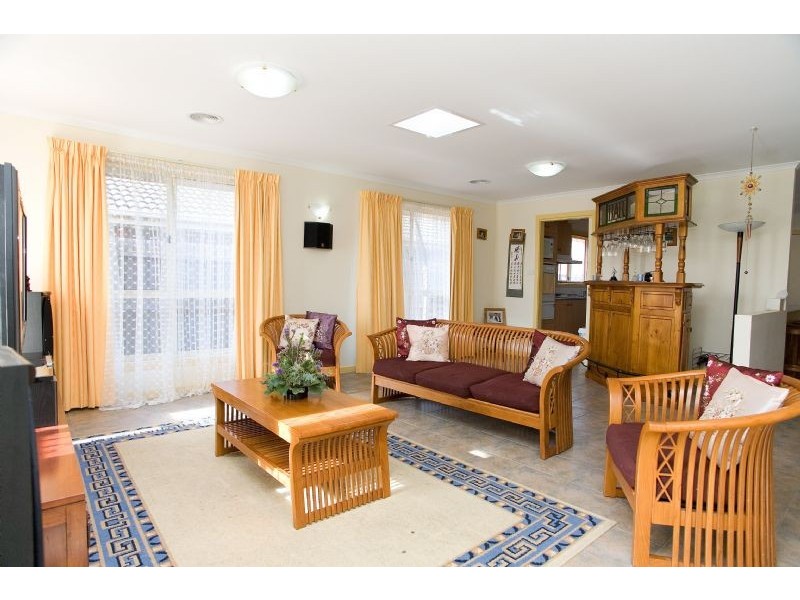 10 Serpens Court, Roxburgh Park VIC 3064