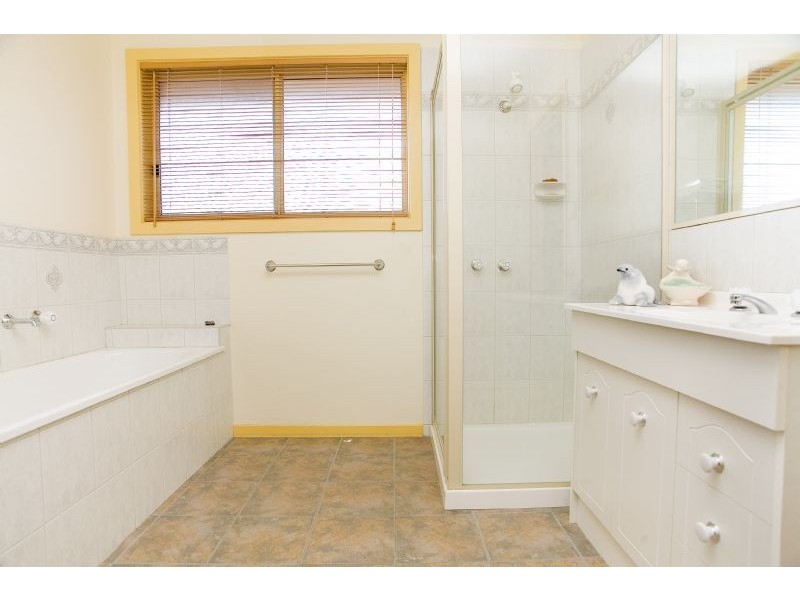 10 Serpens Court, Roxburgh Park VIC 3064