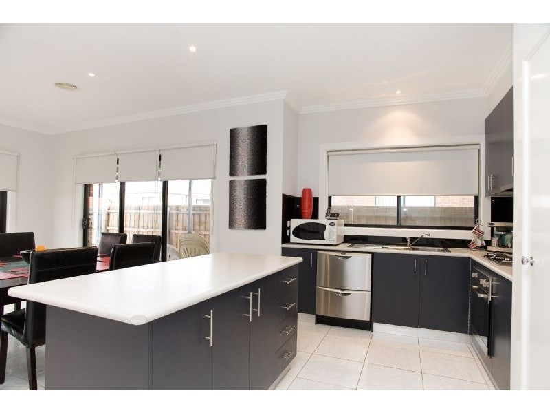 29 Hayfield Road, Roxburgh Park VIC 3064