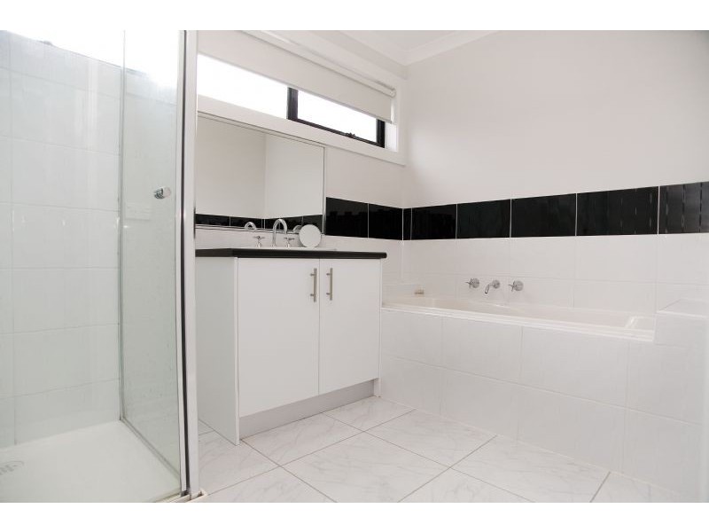 29 Hayfield Road, Roxburgh Park VIC 3064