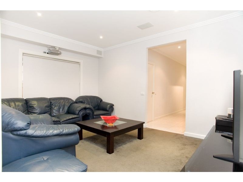 29 Hayfield Road, Roxburgh Park VIC 3064