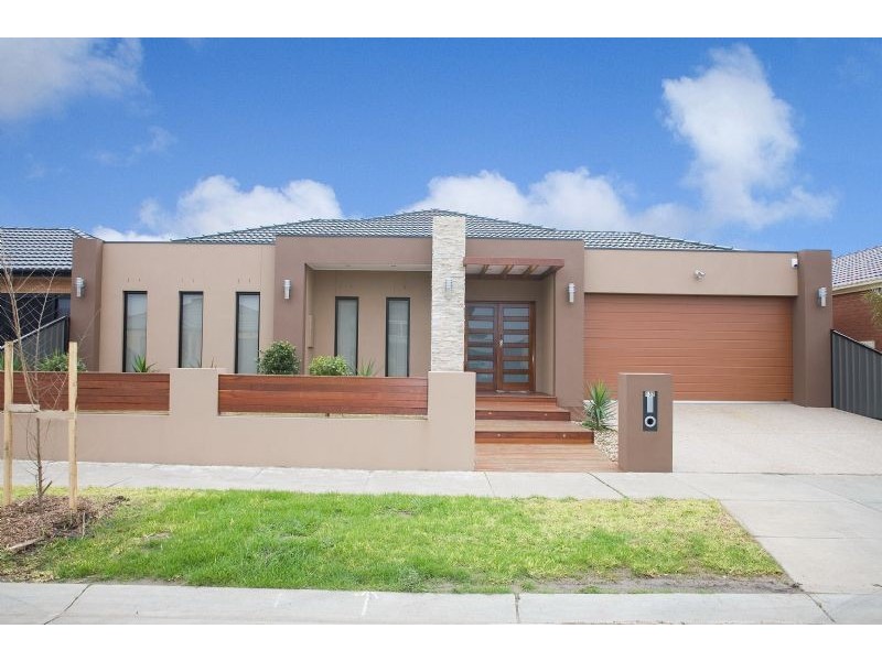 132 Hayfield Road, Roxburgh Park VIC 3064