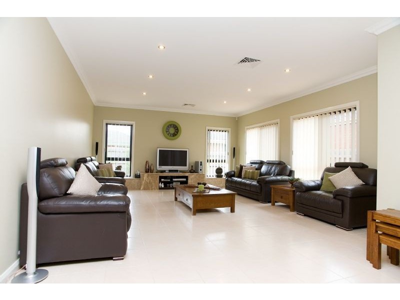 132 Hayfield Road, Roxburgh Park VIC 3064