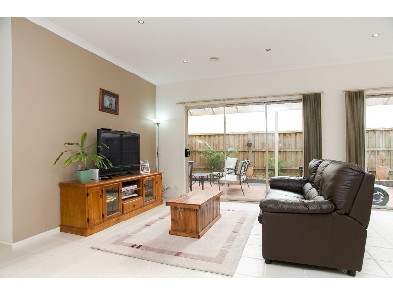 14 Marchmont Rise, Craigieburn VIC 3064