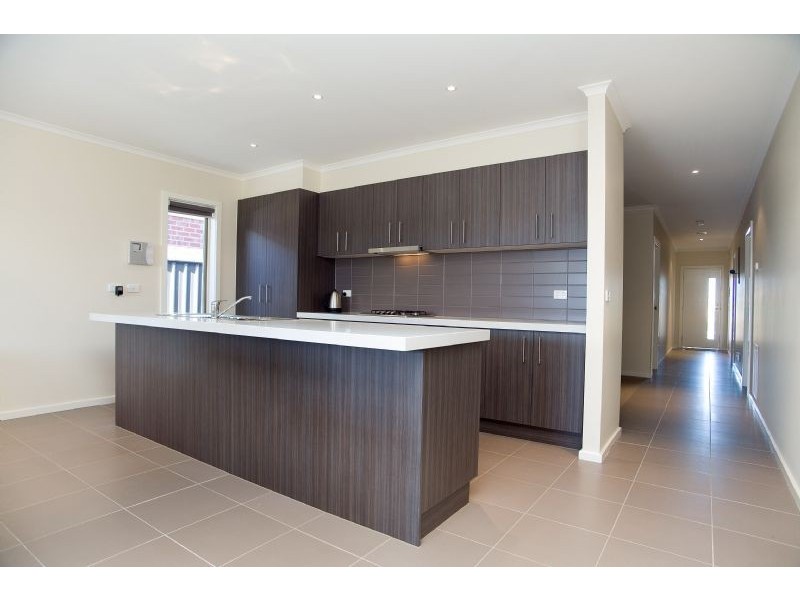 28 Bridgehaven Drive, Craigieburn VIC 3064