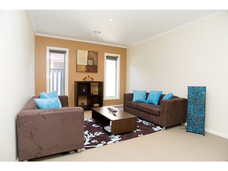 28 Bridgehaven Drive, Craigieburn VIC 3064