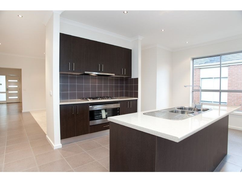 18 Hollows Court, Craigieburn VIC 3064