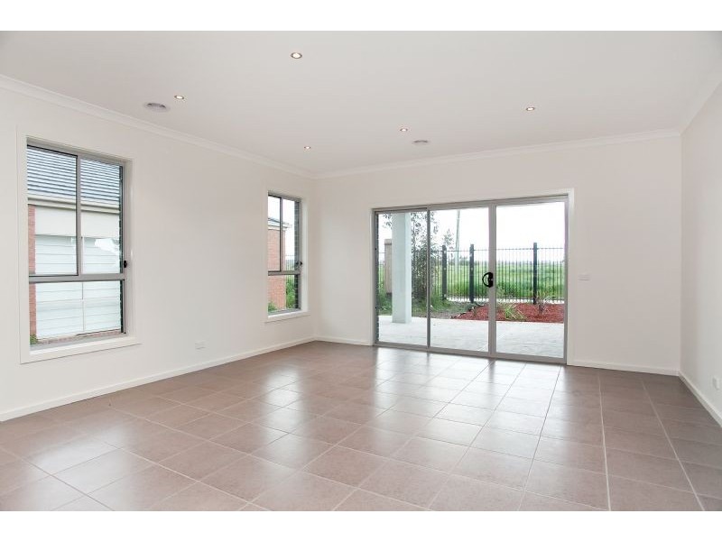 18 Hollows Court, Craigieburn VIC 3064