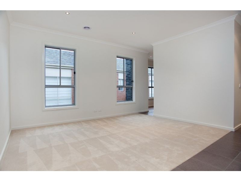 18 Hollows Court, Craigieburn VIC 3064