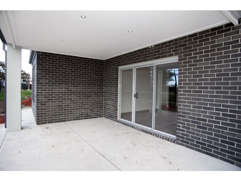 18 Hollows Court, Craigieburn VIC 3064