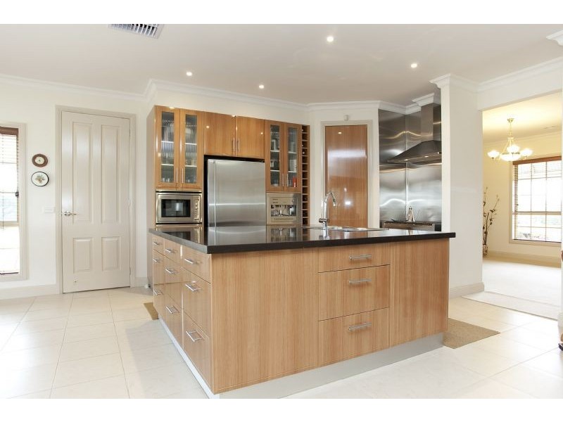 75 Callaway Drive, Mickleham VIC 3064