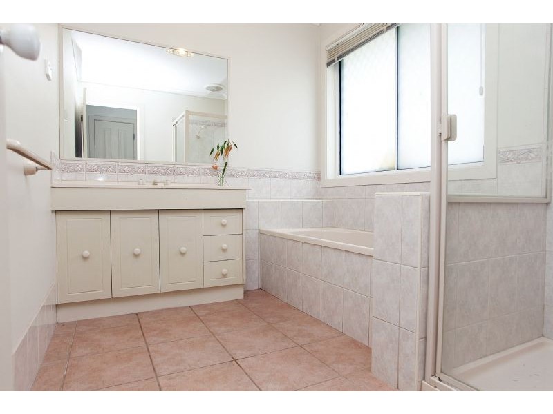 11 Rosewood Place, Craigieburn VIC 3064