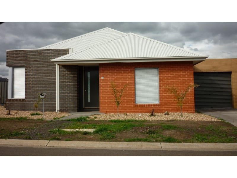12 Naracoorte Avenue, Craigieburn VIC 3064