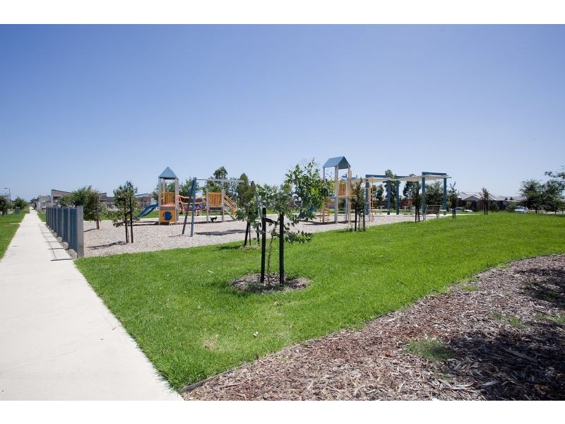 11 Applewood Way, Craigieburn VIC 3064