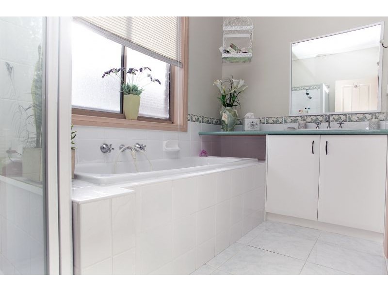 6 Heathwood Close, Craigieburn VIC 3064