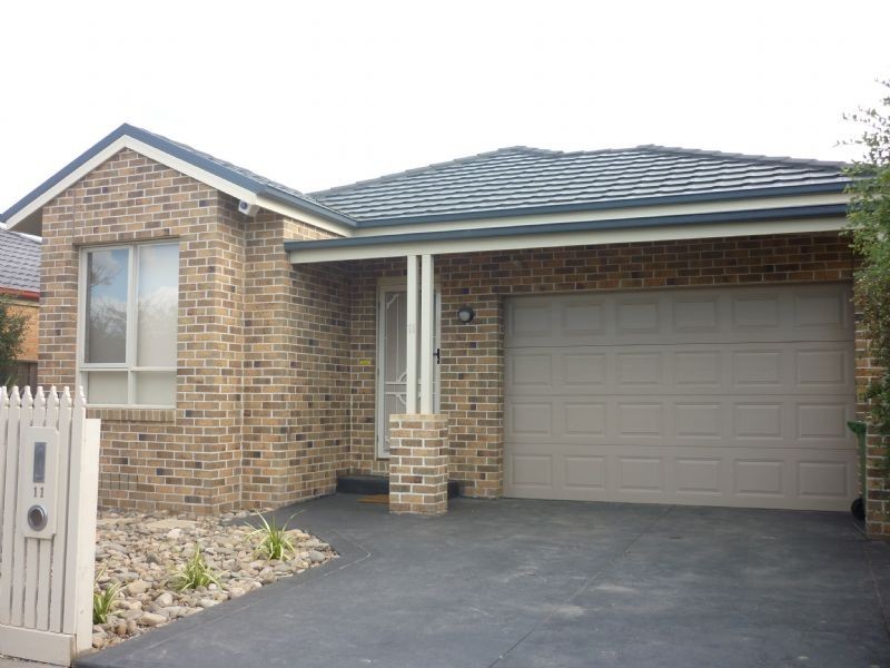 11 Lauderdale Drive, Craigieburn VIC 3064