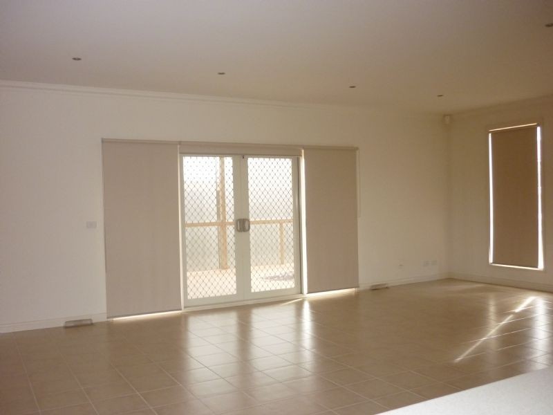 11 Lauderdale Drive, Craigieburn VIC 3064