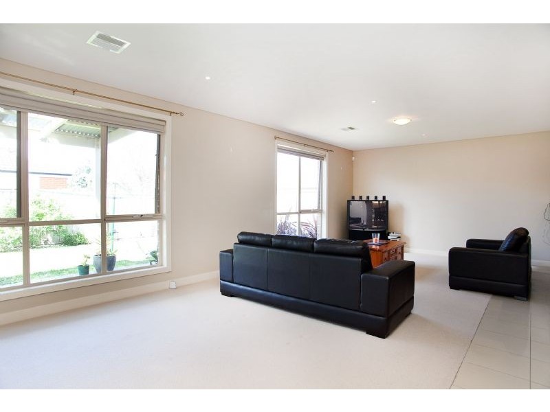 8 Creighton Way, Craigieburn VIC 3064