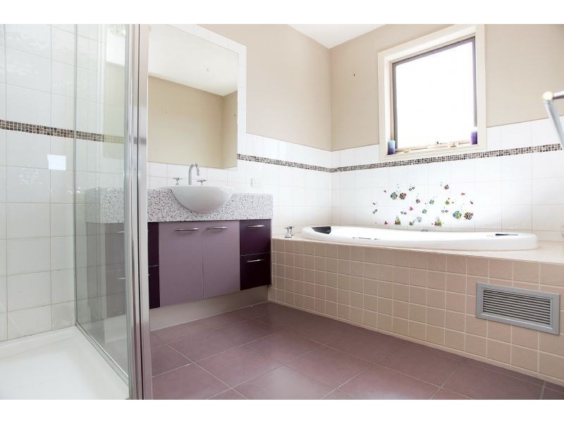 8 Creighton Way, Craigieburn VIC 3064