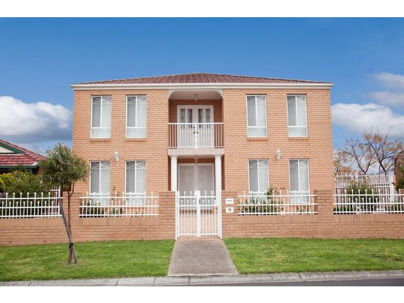 7 Delphinius Crescent, Roxburgh Park VIC 3064