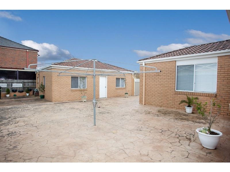 7 Delphinius Crescent, Roxburgh Park VIC 3064