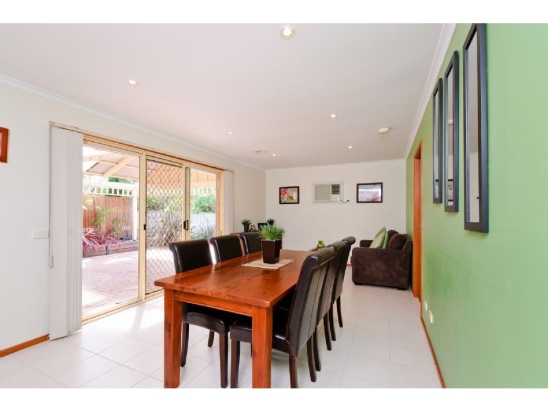 31 Yarcombe Crescent, Craigieburn VIC 3064