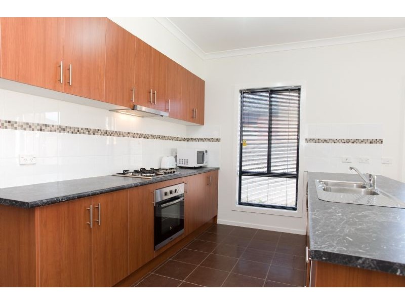 15 Botanic Rise, Craigieburn VIC 3064
