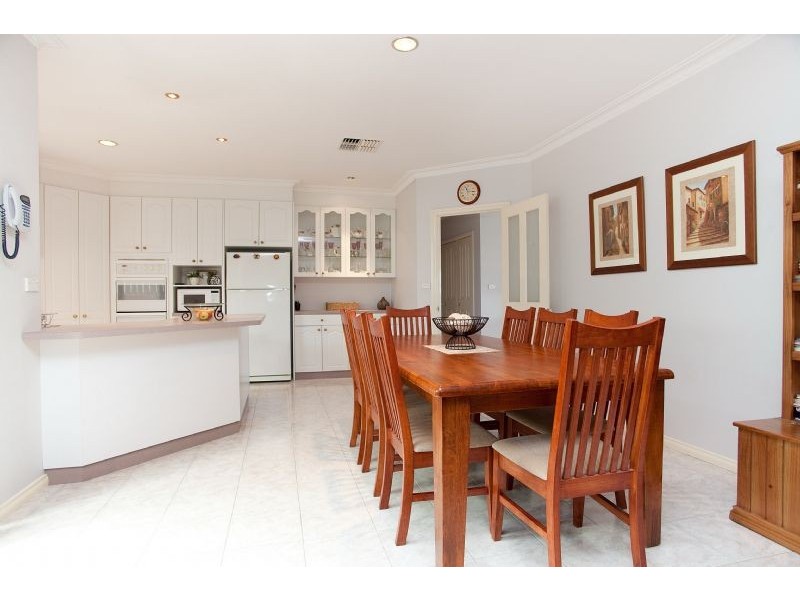 19 Woodworth Court, Roxburgh Park VIC 3064