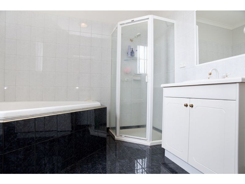 19 Woodworth Court, Roxburgh Park VIC 3064