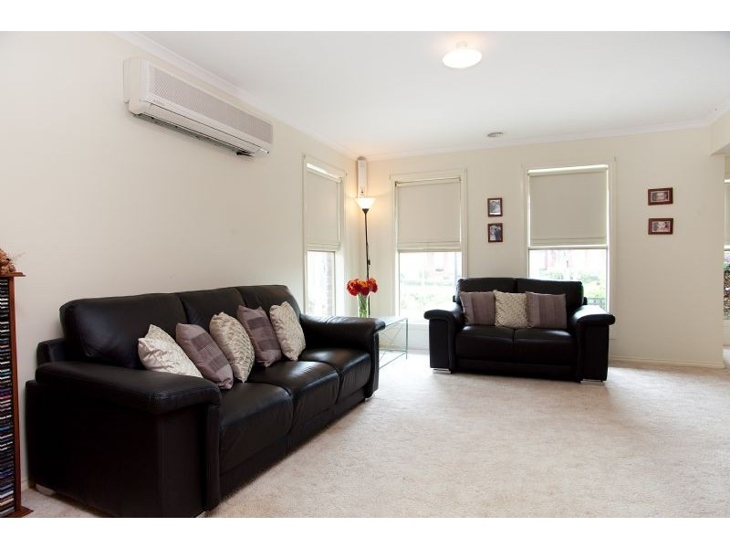 33 Paroo Avenue, Roxburgh Park VIC 3064