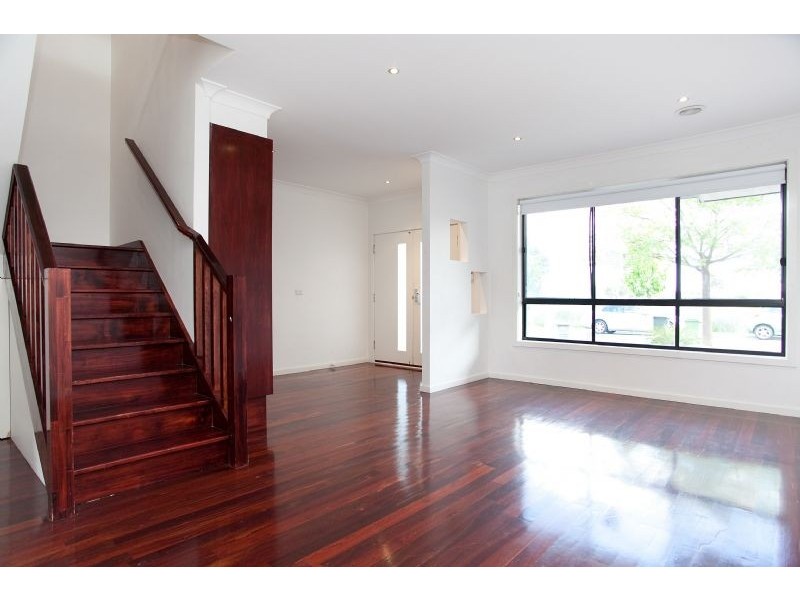 6 Paroo Avenue, Roxburgh Park VIC 3064