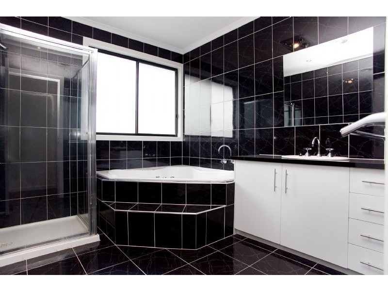 6 Paroo Avenue, Roxburgh Park VIC 3064