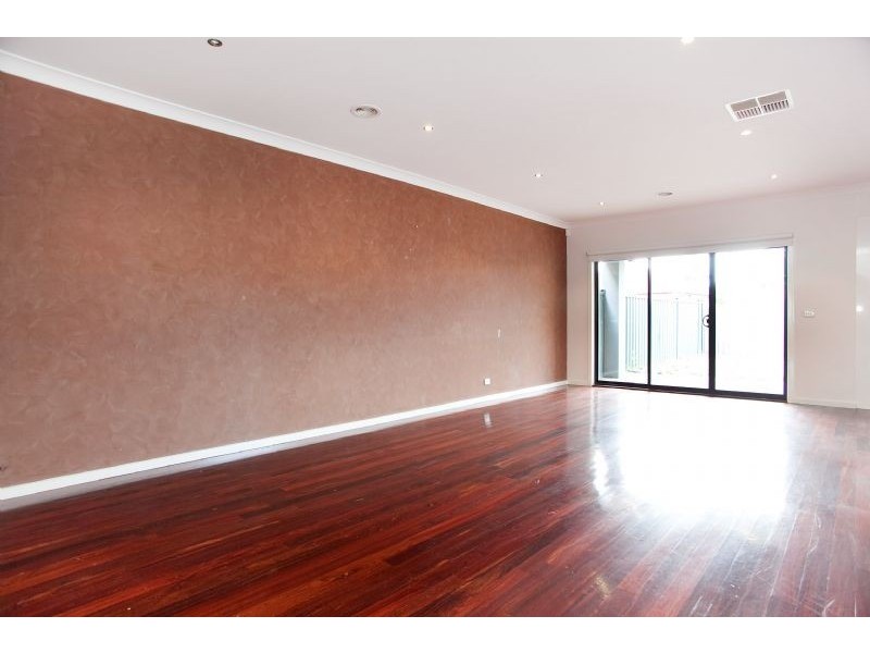 6 Paroo Avenue, Roxburgh Park VIC 3064