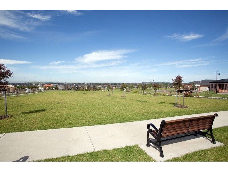 8 Castlegate Lane, Craigieburn VIC 3064