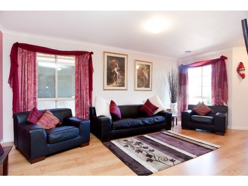 6 Dodd Place, Roxburgh Park VIC 3064