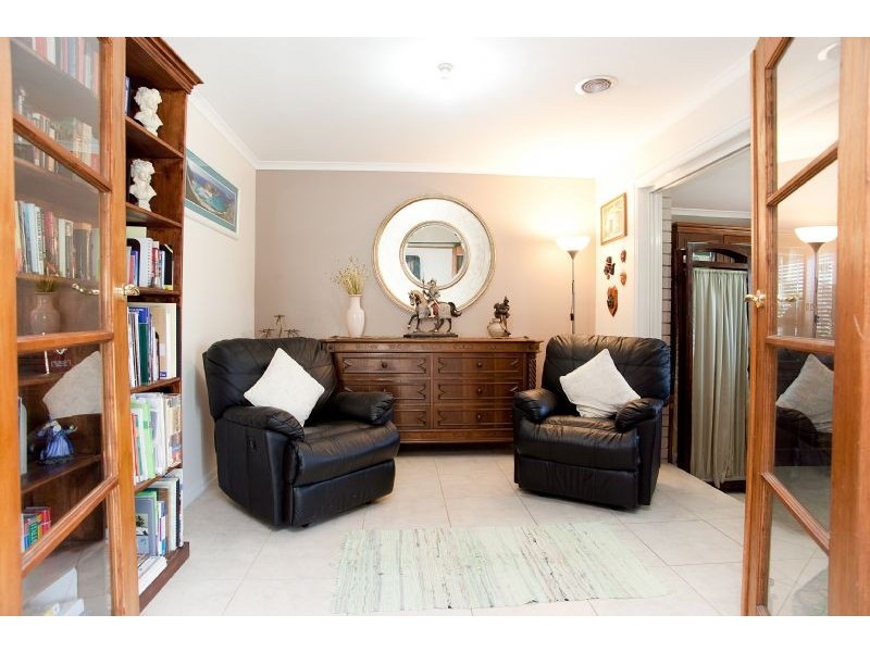 6 Dodd Place, Roxburgh Park VIC 3064