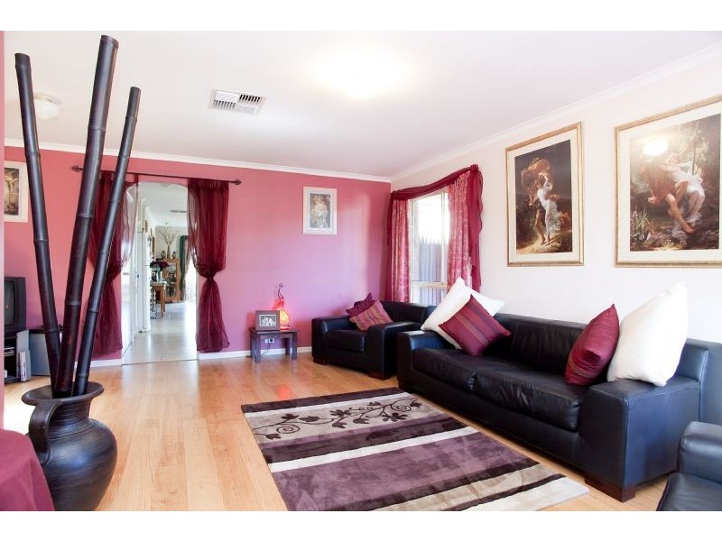 6 Dodd Place, Roxburgh Park VIC 3064