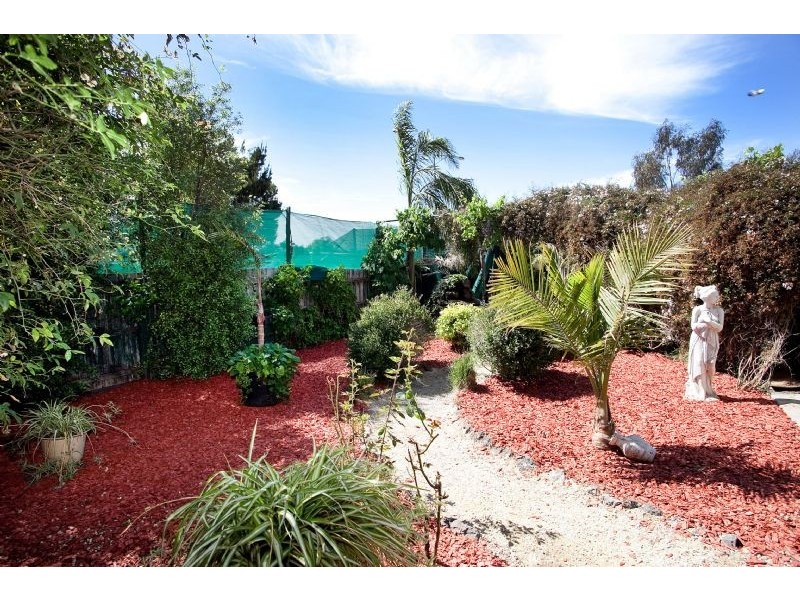 6 Dodd Place, Roxburgh Park VIC 3064