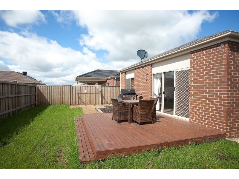 22 Blairgowrie Drive, Craigieburn VIC 3064