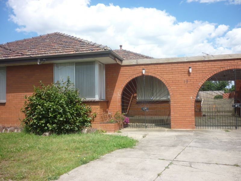 19 Selwyn Ave, Craigieburn VIC 3064