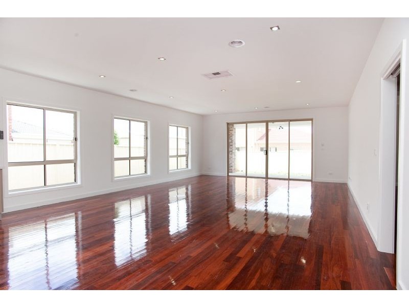 63 Axminster Drive, Craigieburn VIC 3064