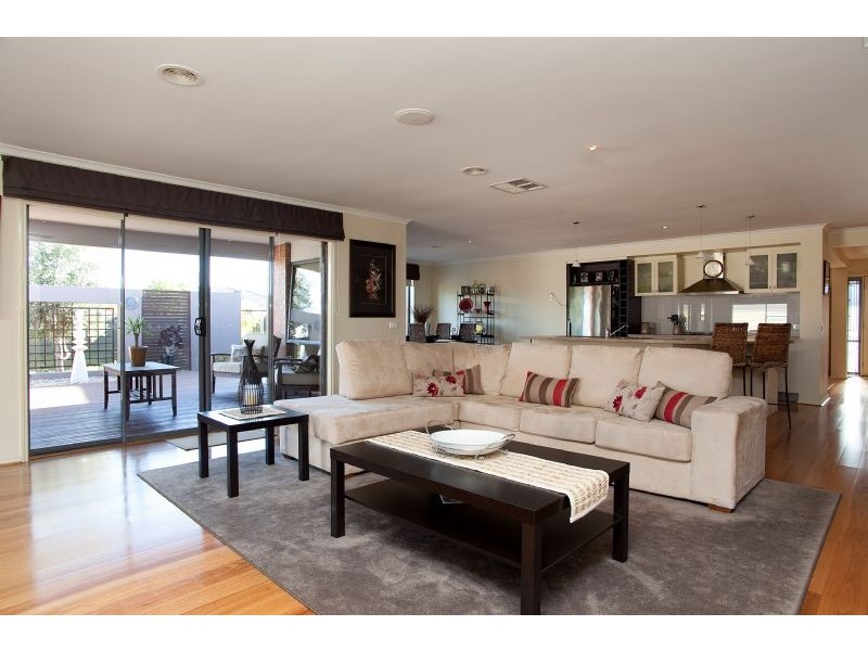 2 Parramatta Walk, Craigieburn VIC 3064